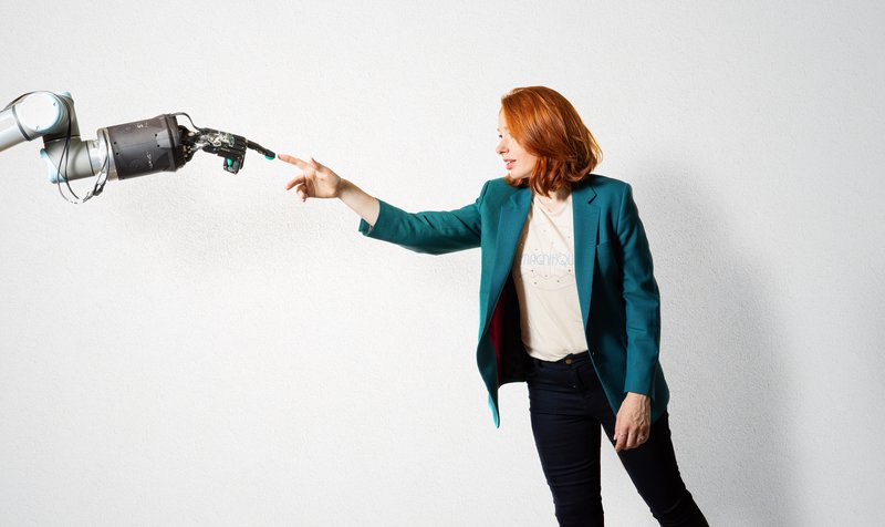 Hannah_Robot_Fingers_web.jpg