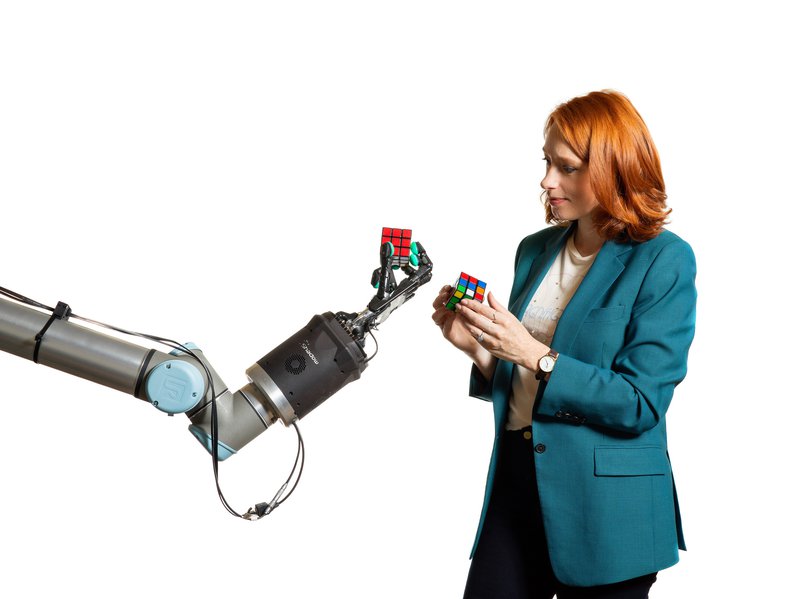 Hannah_Robot_Rubiks2_web.jpg