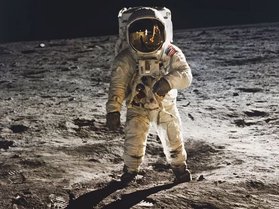 moon landing pic.JPG